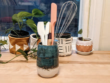 Load image into Gallery viewer, Dark blue flower vase