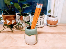 Load image into Gallery viewer, Green matte small vase