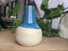 Load image into Gallery viewer, Blue and white bud vase