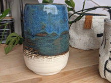 Load image into Gallery viewer, Dark blue flower vase