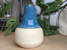 Load image into Gallery viewer, Blue and white bud vase
